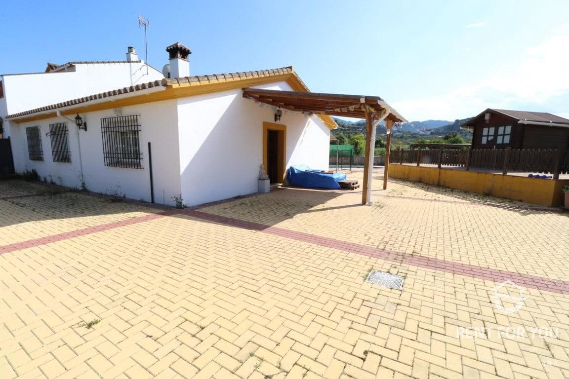 3 bedroom Villa for rent in Coin with pool garage - € 1,000 (Ref: 6709747)