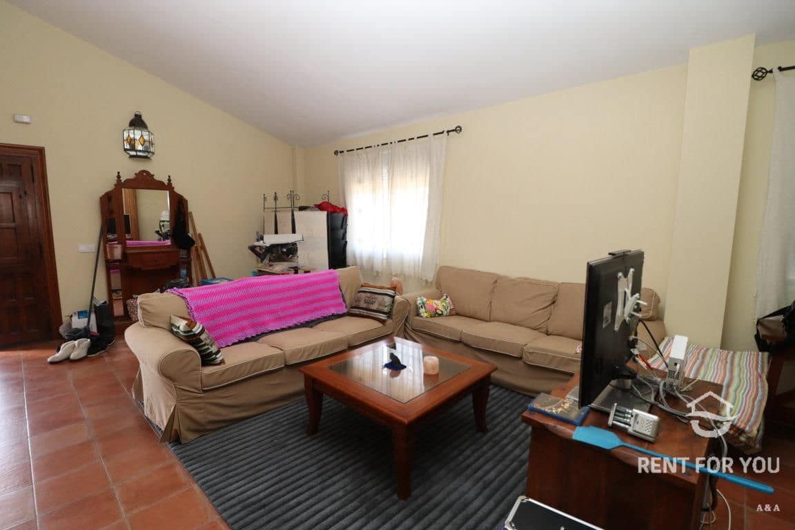 3 bedroom Villa for rent in Coin with pool garage - € 1,000 (Ref: 6709747)