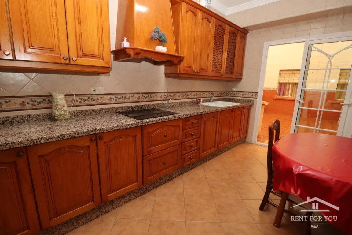 Villa/Maison de 5 chambres à louer à Alhaurin el Grande - 1 050 € (Ref: 6979054)