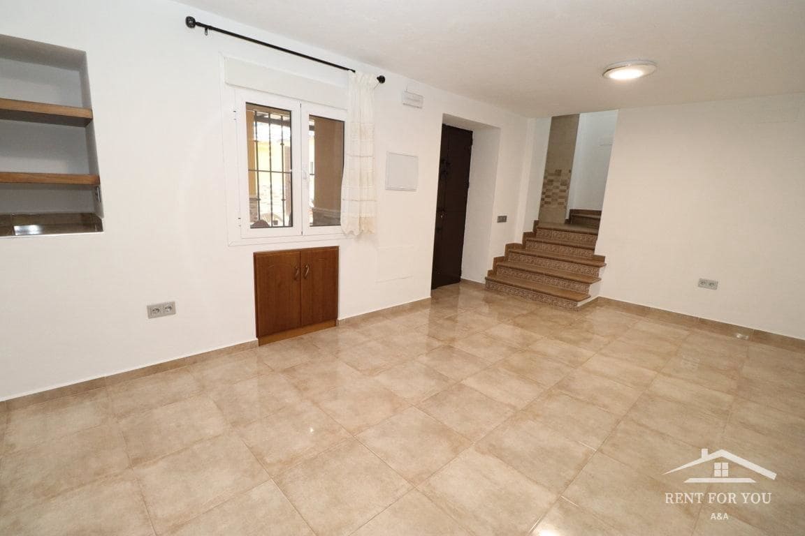 2 bedroom Villa for rent in Alhaurin el Grande - € 900 (Ref: 7742642)