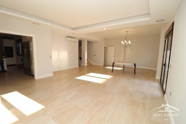Villa/Maison de 3 chambres à louer à Alhaurín el Grande - 1 400 € (Ref: 7778028)