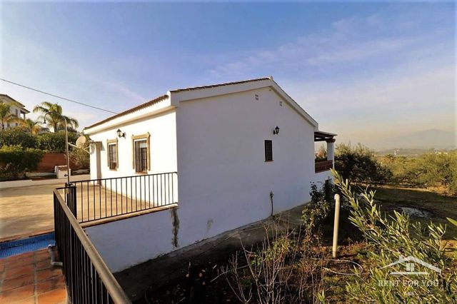 3 bedroom Villa for rent in Alhaurín el Grande with pool garage - € 1,500 (Ref: 7820297)