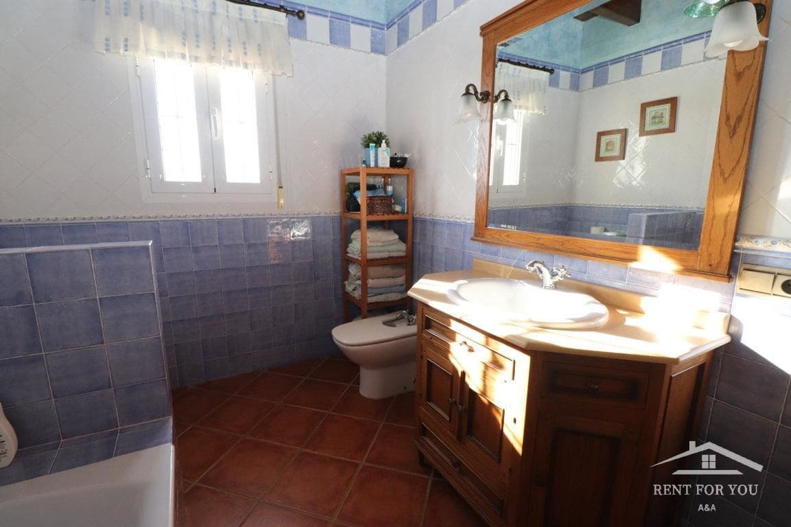 3 bedroom Villa for rent in Alhaurin el Grande with pool garage - € 2,100 (Ref: 7836230)