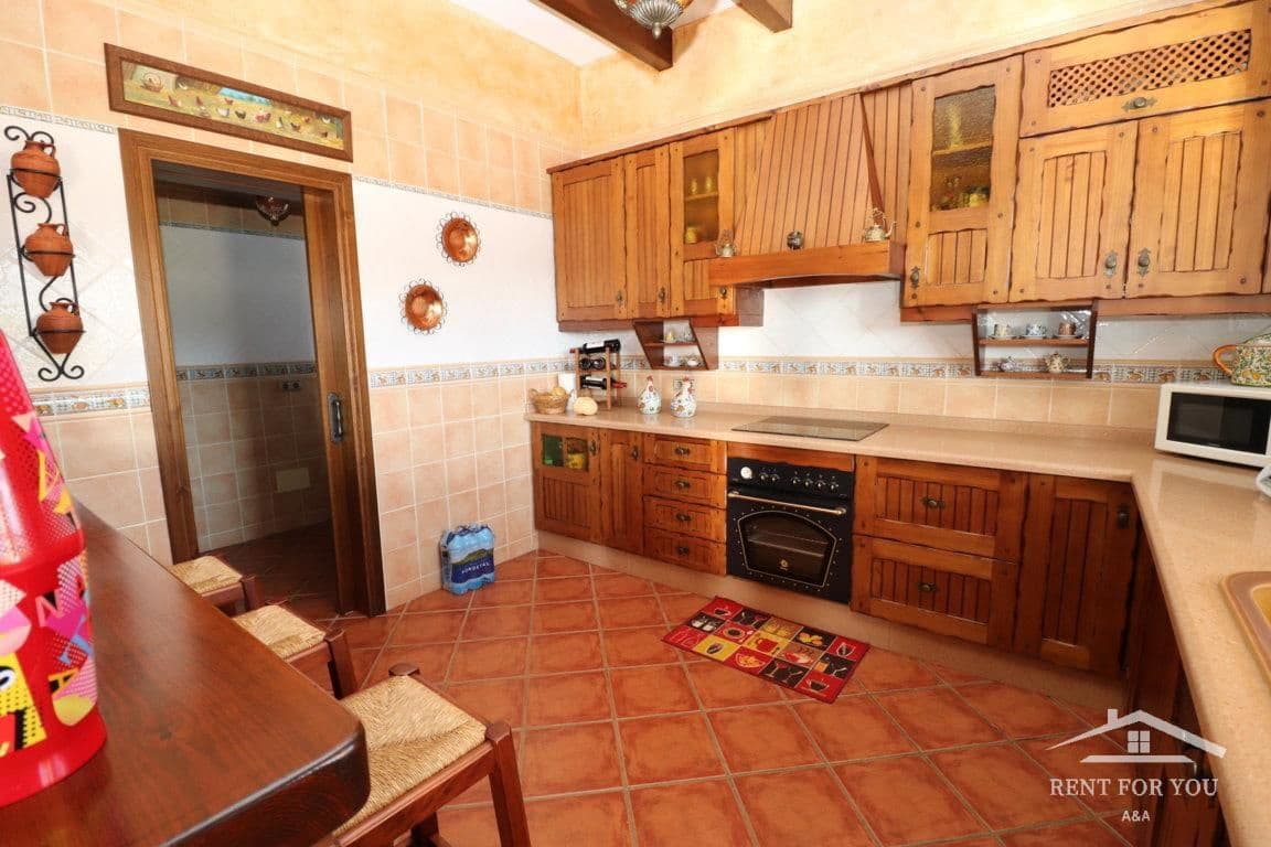 3 bedroom Villa for rent in Alhaurin el Grande with pool garage - € 2,100 (Ref: 7836230)