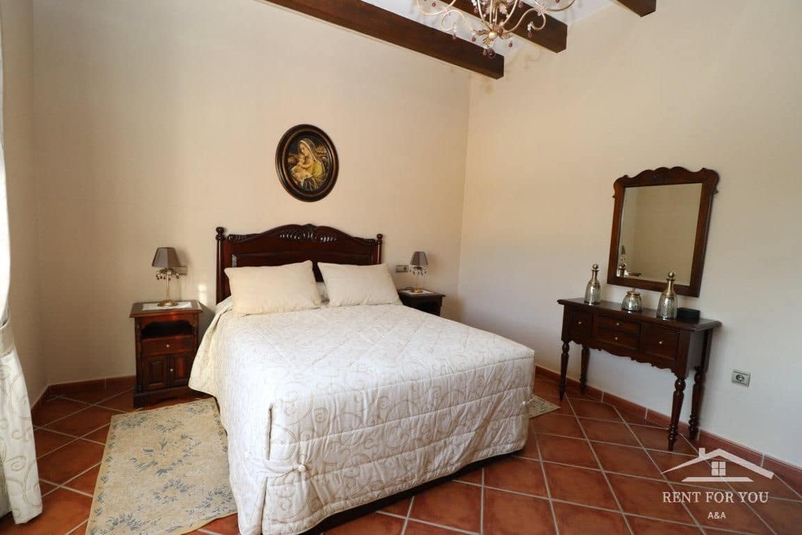 3 bedroom Villa for rent in Alhaurin el Grande with pool garage - € 2,100 (Ref: 7836230)