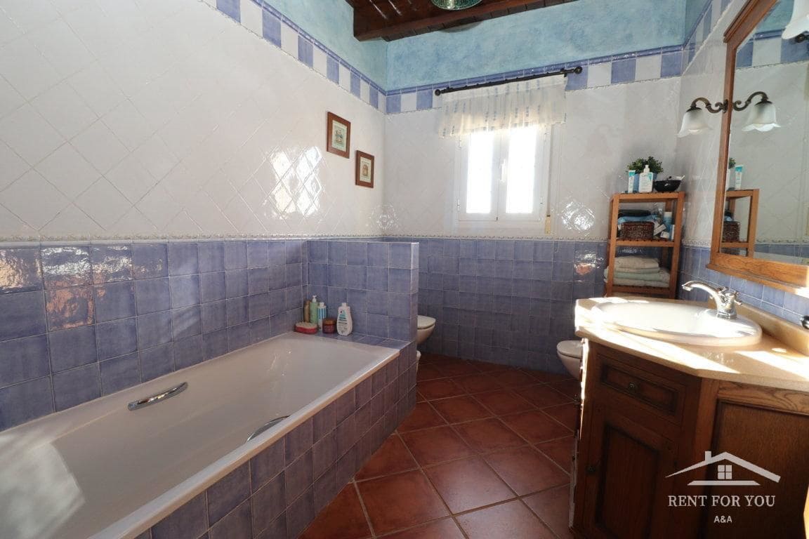 3 bedroom Villa for rent in Alhaurin el Grande with pool garage - € 2,100 (Ref: 7836230)