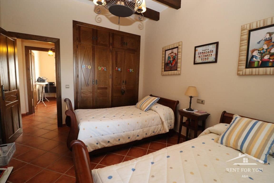 3 bedroom Villa for rent in Alhaurin el Grande with pool garage - € 2,100 (Ref: 7836230)