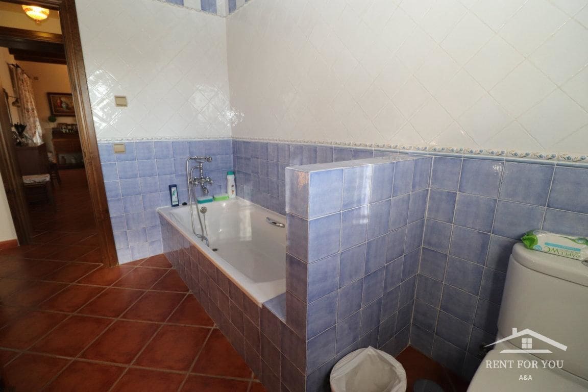 3 bedroom Villa for rent in Alhaurin el Grande with pool garage - € 2,100 (Ref: 7836230)