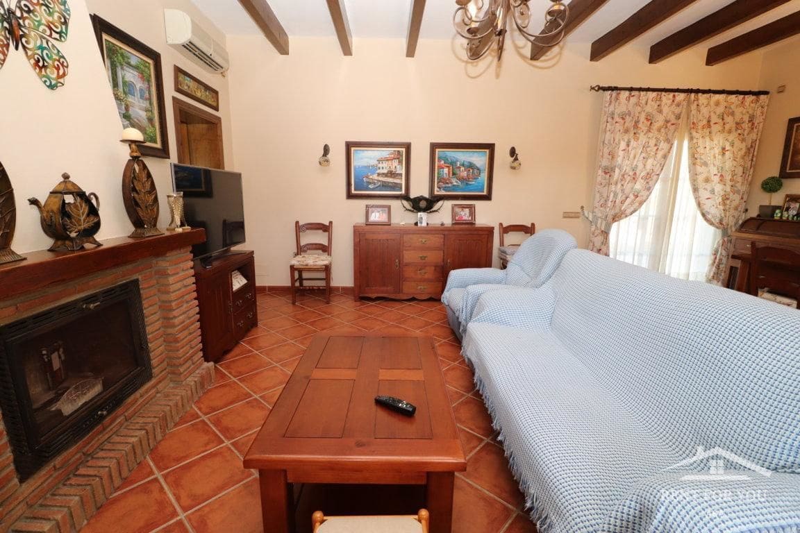 3 bedroom Villa for rent in Alhaurin el Grande with pool garage - € 2,100 (Ref: 7836230)