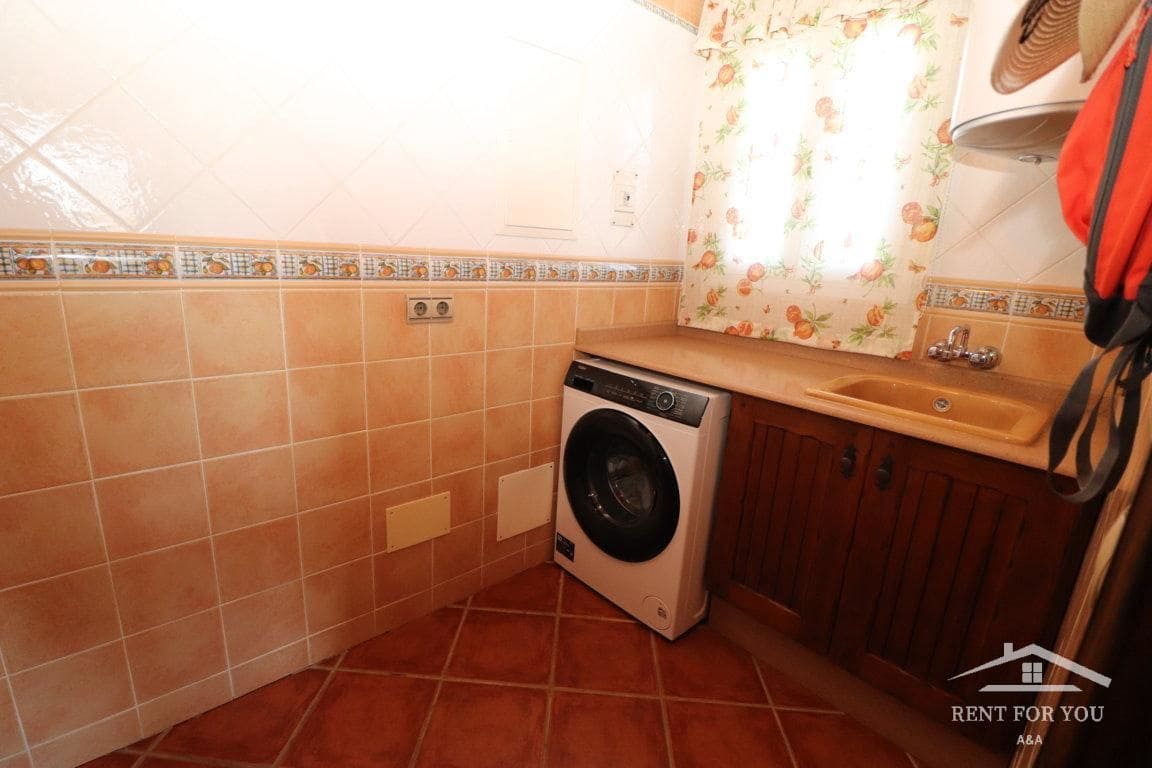 3 bedroom Villa for rent in Alhaurin el Grande with pool garage - € 2,100 (Ref: 7836230)
