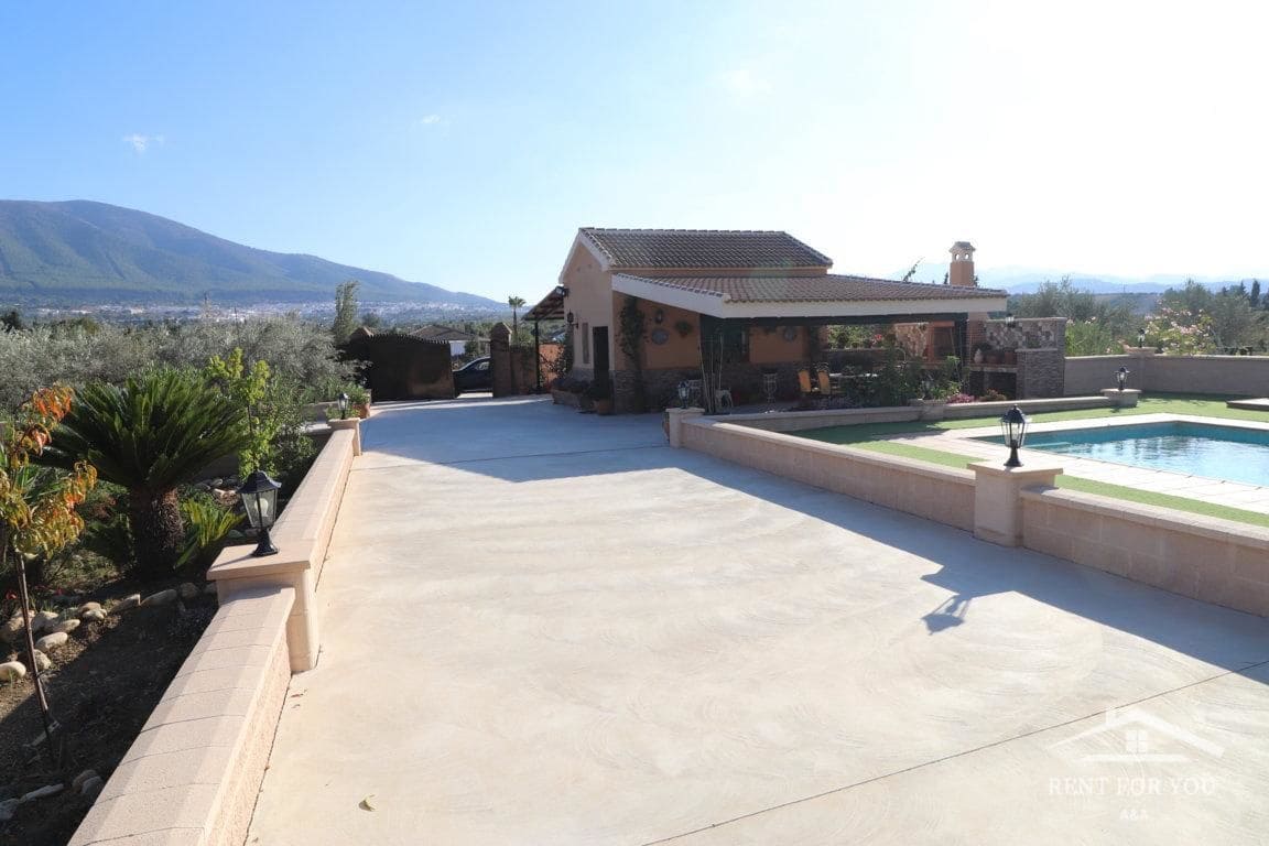 3 bedroom Villa for rent in Alhaurin el Grande with pool garage - € 2,100 (Ref: 7836230)