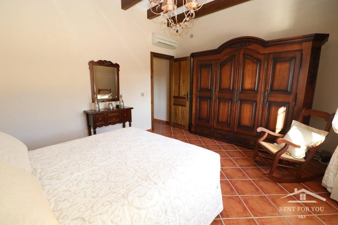 3 bedroom Villa for rent in Alhaurin el Grande with pool garage - € 2,100 (Ref: 7836230)