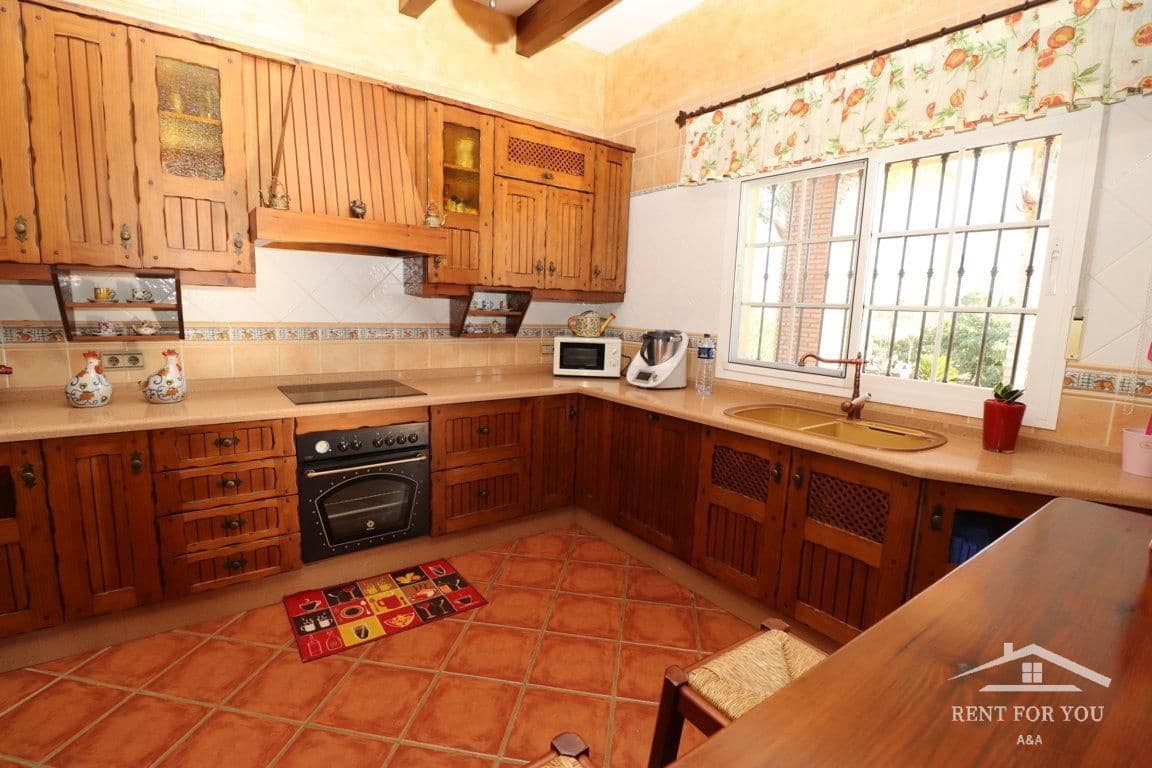 3 bedroom Villa for rent in Alhaurin el Grande with pool garage - € 2,100 (Ref: 7836230)