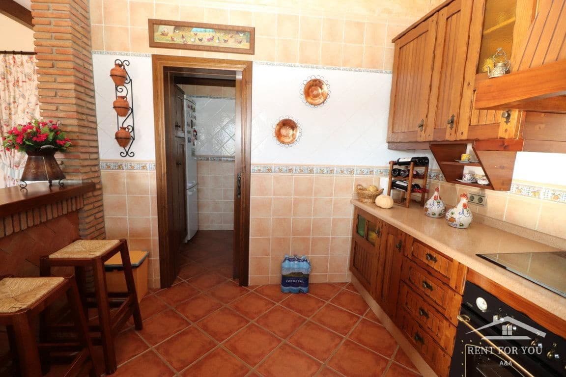 3 bedroom Villa for rent in Alhaurin el Grande with pool garage - € 2,100 (Ref: 7836230)