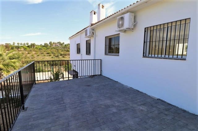 Chalet de 4 habitaciones en Alhaurín el Grande en alquiler con piscina - 2.000 € (Ref: 7855000)