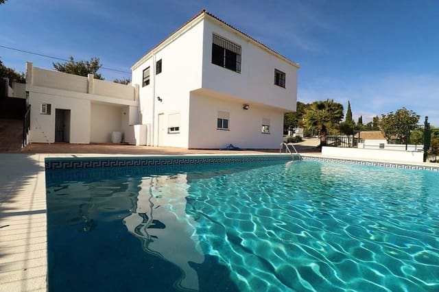 Chalet de 4 habitaciones en Alhaurín el Grande en alquiler con piscina - 2.000 € (Ref: 7855000)