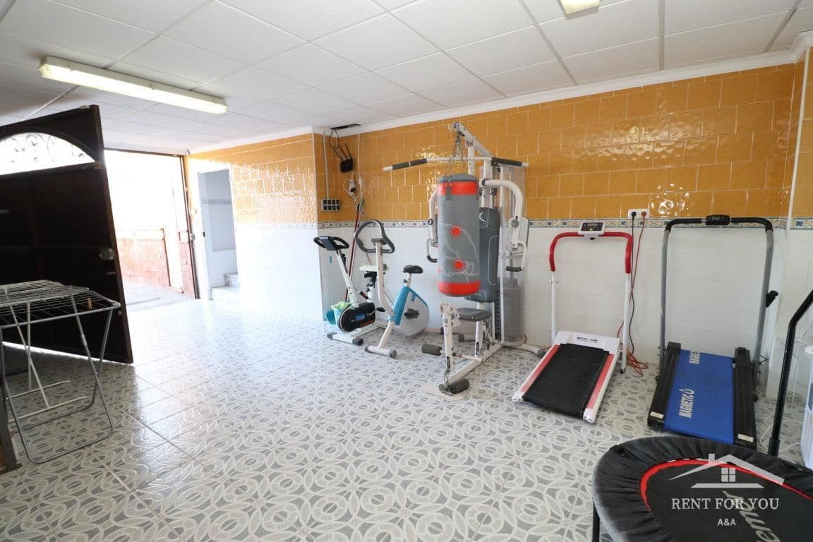 Villa/Maison de 4 chambres à louer à Alhaurin de la Torre avec piscine - 2 000 € (Ref: 7936056)