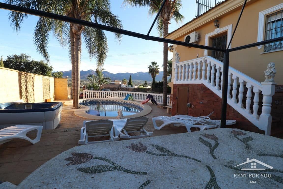 Villa/Maison de 4 chambres à louer à Alhaurin de la Torre avec piscine - 2 000 € (Ref: 7936056)