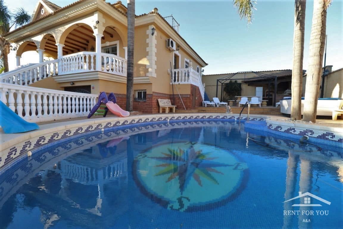 Villa/Maison de 4 chambres à louer à Alhaurin de la Torre avec piscine - 2 000 € (Ref: 7936056)