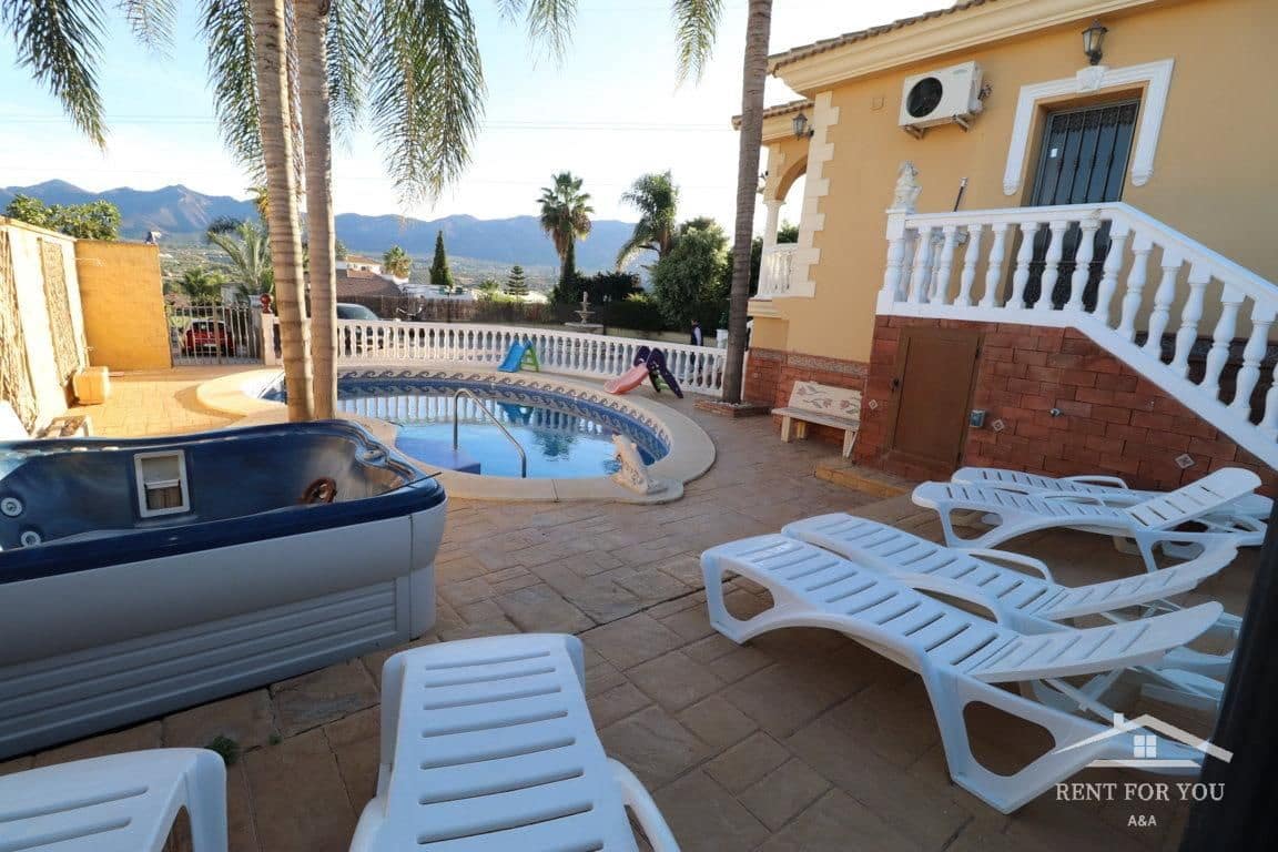Villa/Maison de 4 chambres à louer à Alhaurin de la Torre avec piscine - 2 000 € (Ref: 7936056)