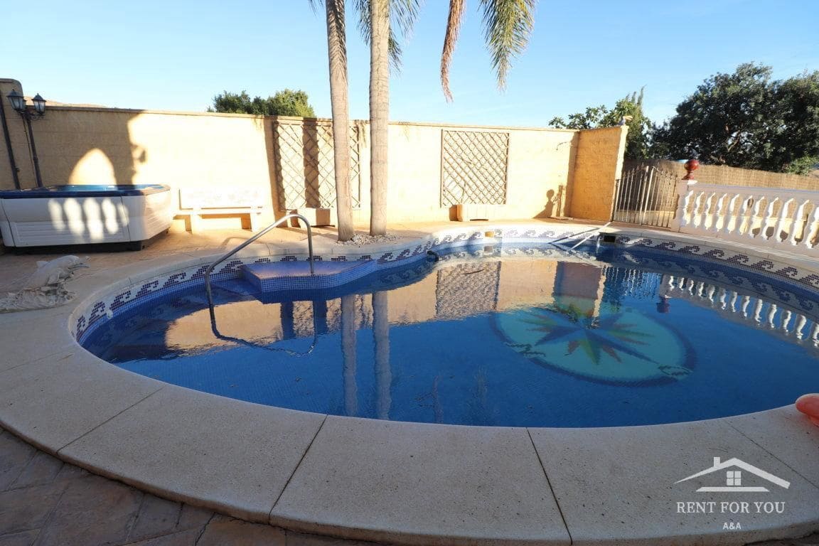 Villa/Maison de 4 chambres à louer à Alhaurin de la Torre avec piscine - 2 000 € (Ref: 7936056)
