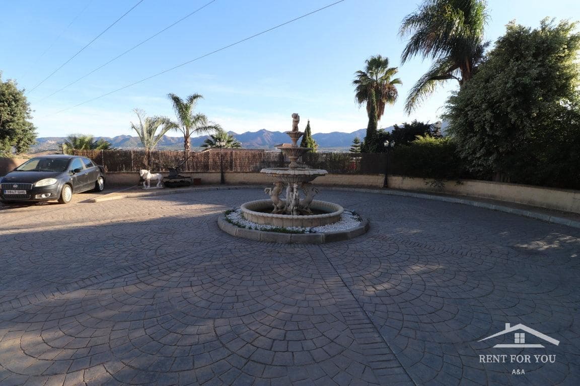 Villa/Maison de 4 chambres à louer à Alhaurin de la Torre avec piscine - 2 000 € (Ref: 7936056)