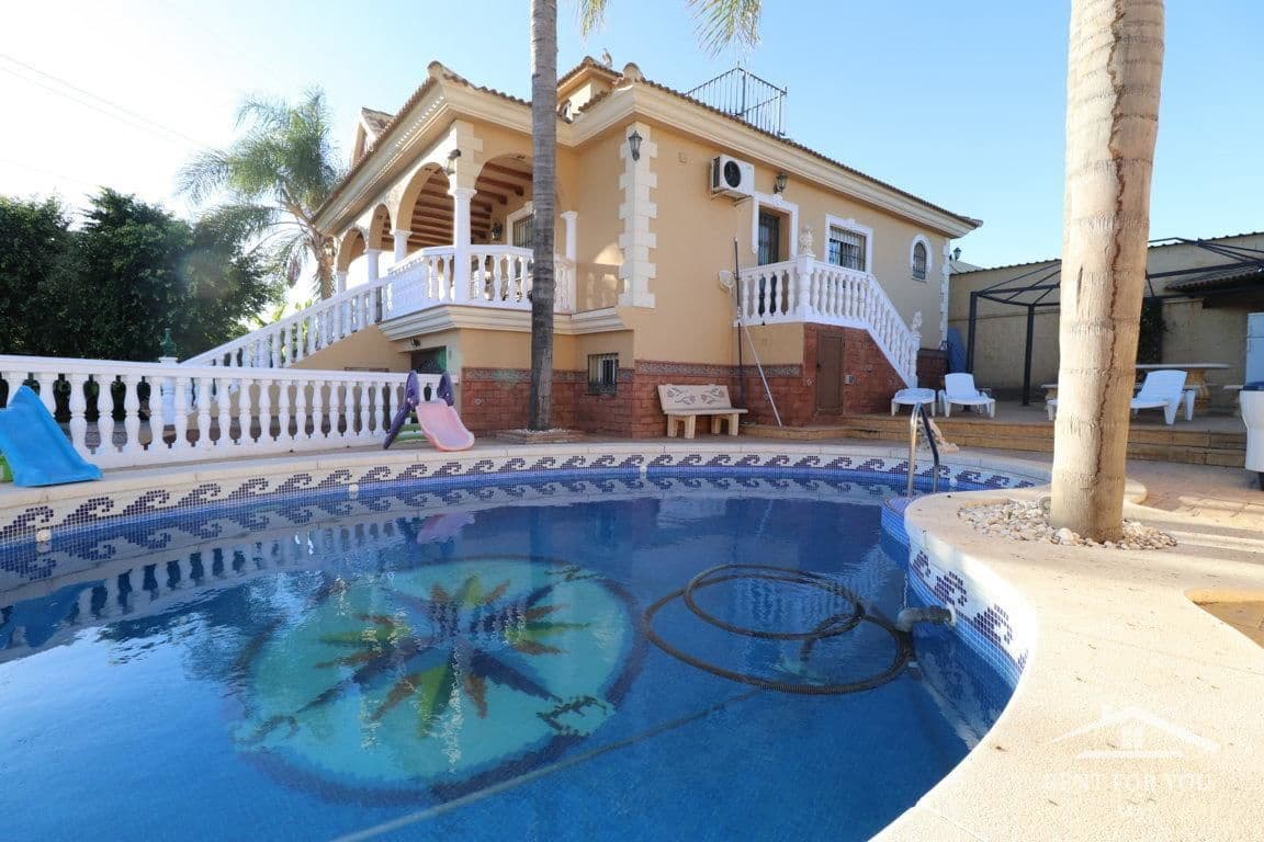 Villa/Maison de 4 chambres à louer à Alhaurin de la Torre avec piscine - 2 000 € (Ref: 7936056)