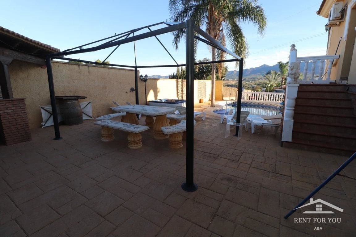 Villa/Maison de 4 chambres à louer à Alhaurin de la Torre avec piscine - 2 000 € (Ref: 7936056)