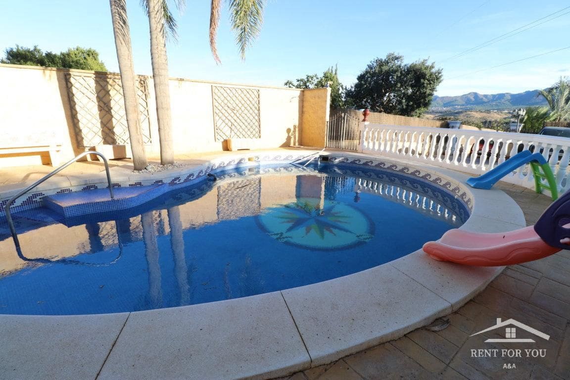 Villa/Maison de 4 chambres à louer à Alhaurin de la Torre avec piscine - 2 000 € (Ref: 7936056)