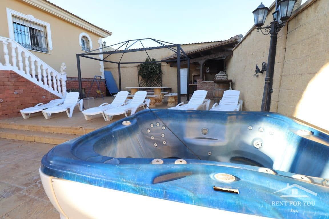 Villa/Maison de 4 chambres à louer à Alhaurin de la Torre avec piscine - 2 000 € (Ref: 7936056)