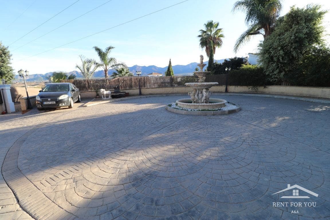 Villa/Maison de 4 chambres à louer à Alhaurin de la Torre avec piscine - 2 000 € (Ref: 7936056)