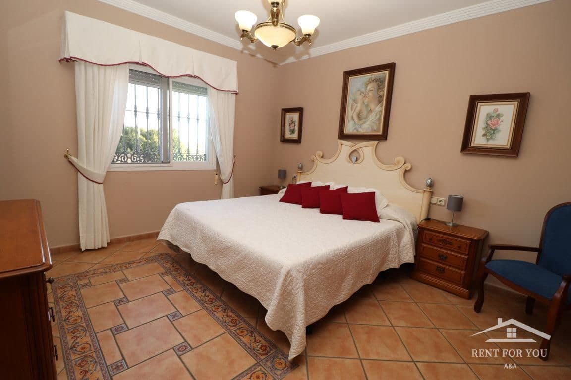 Villa/Maison de 4 chambres à louer à Alhaurin de la Torre avec piscine - 2 000 € (Ref: 7936056)