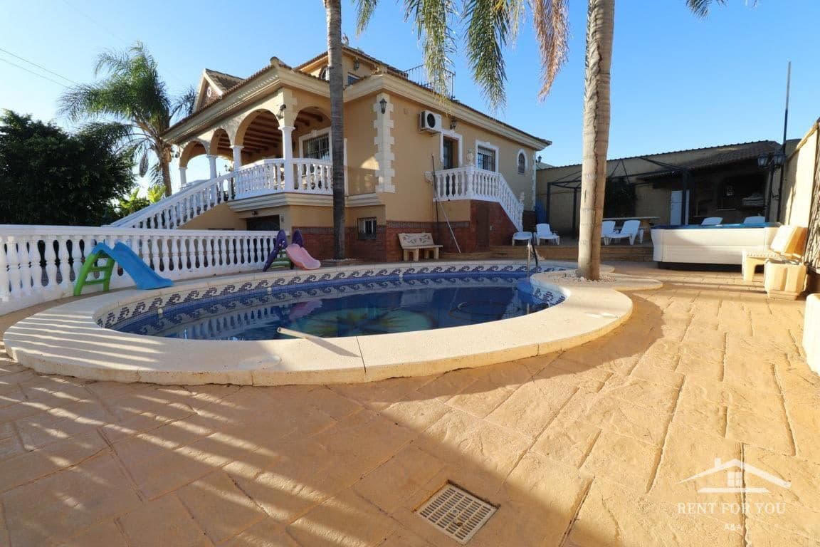 Villa/Maison de 4 chambres à louer à Alhaurin de la Torre avec piscine - 2 000 € (Ref: 7936056)