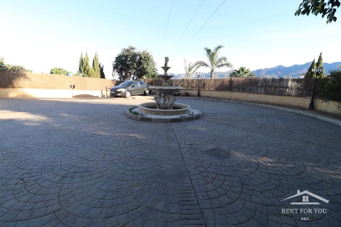 Villa/Maison de 4 chambres à louer à Alhaurin de la Torre avec piscine - 2 000 € (Ref: 7936056)