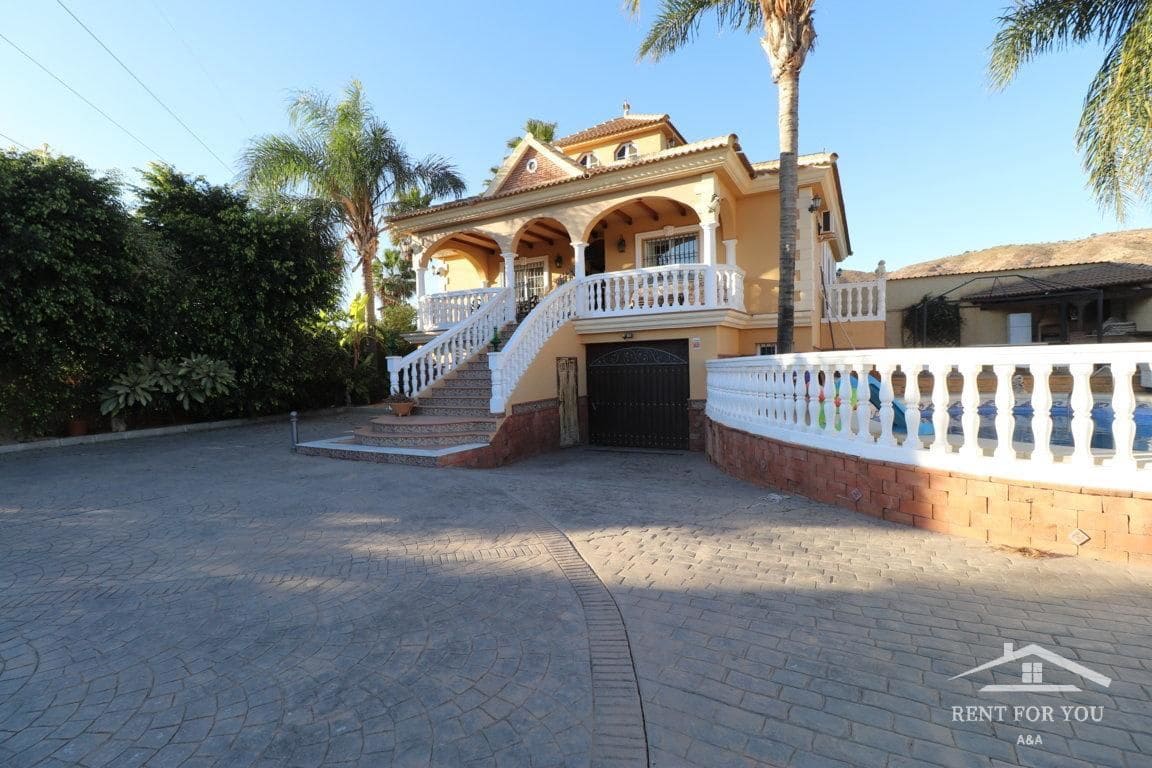 Villa/Maison de 4 chambres à louer à Alhaurin de la Torre avec piscine - 2 000 € (Ref: 7936056)