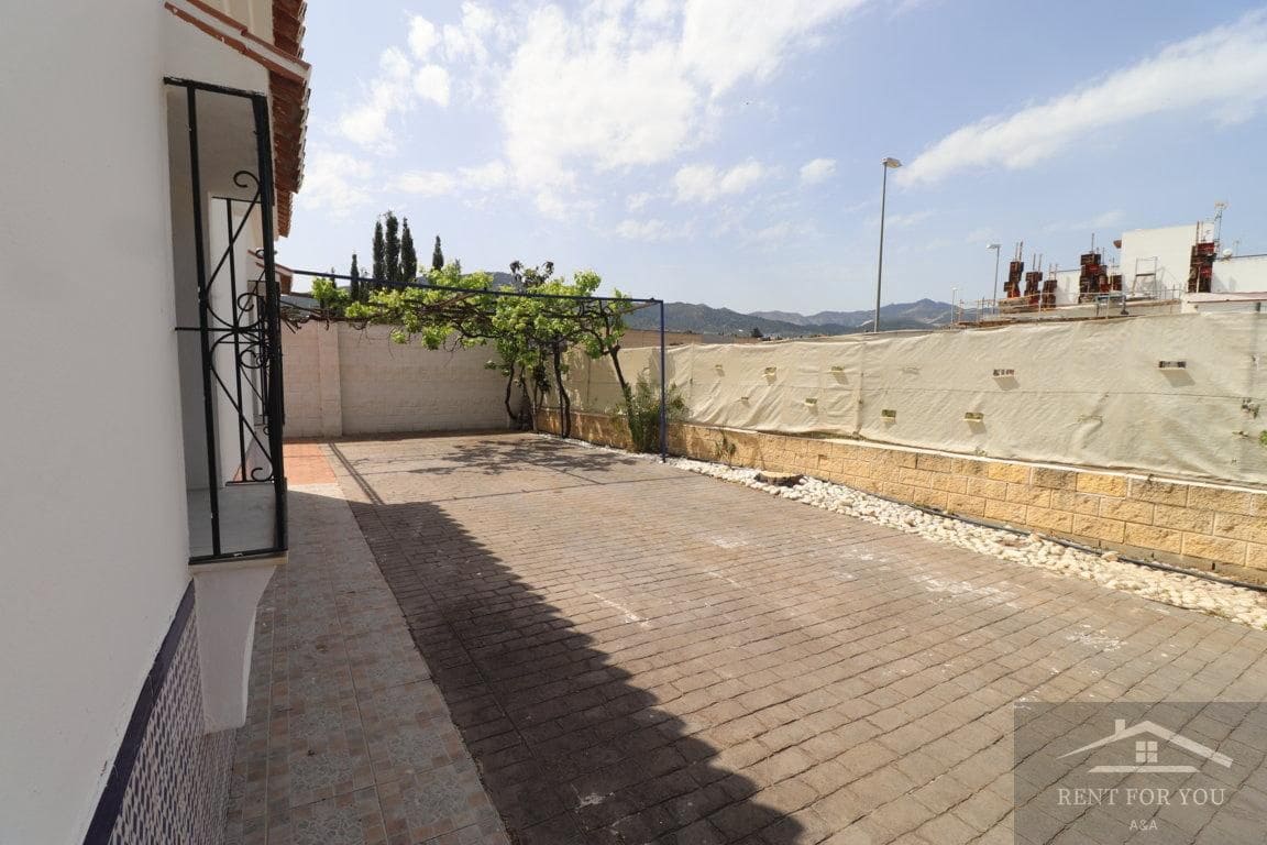 2 soverom Villa til leie i Alhaurin de la Torre med svømmebasseng - € 1 400 (Ref: 8011611)