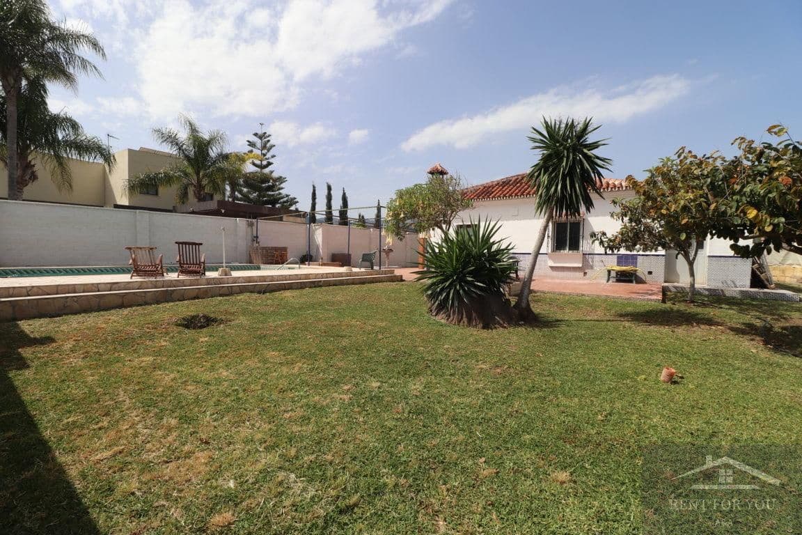 2 soverom Villa til leie i Alhaurin de la Torre med svømmebasseng - € 1 400 (Ref: 8011611)