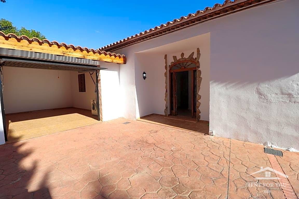 4 bedroom Villa for rent in Coin with pool garage - € 1,800 (Ref: 8039525)
