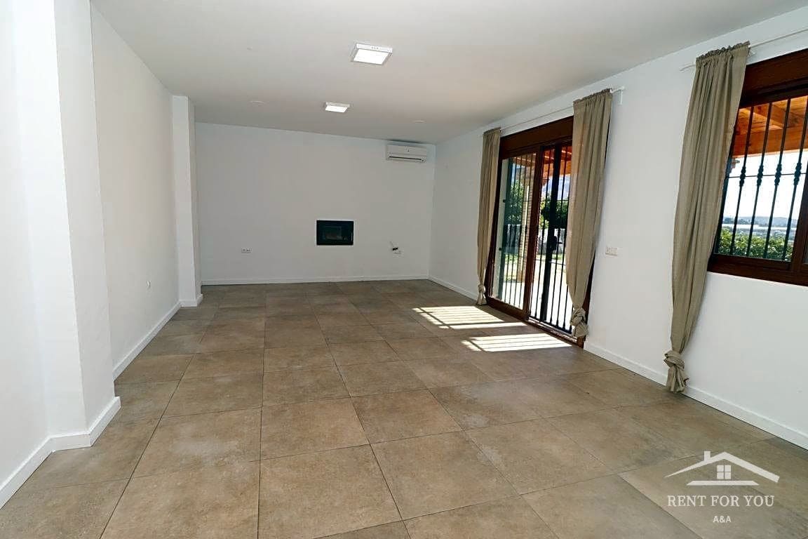 4 bedroom Villa for rent in Coin with pool garage - € 1,800 (Ref: 8039525)