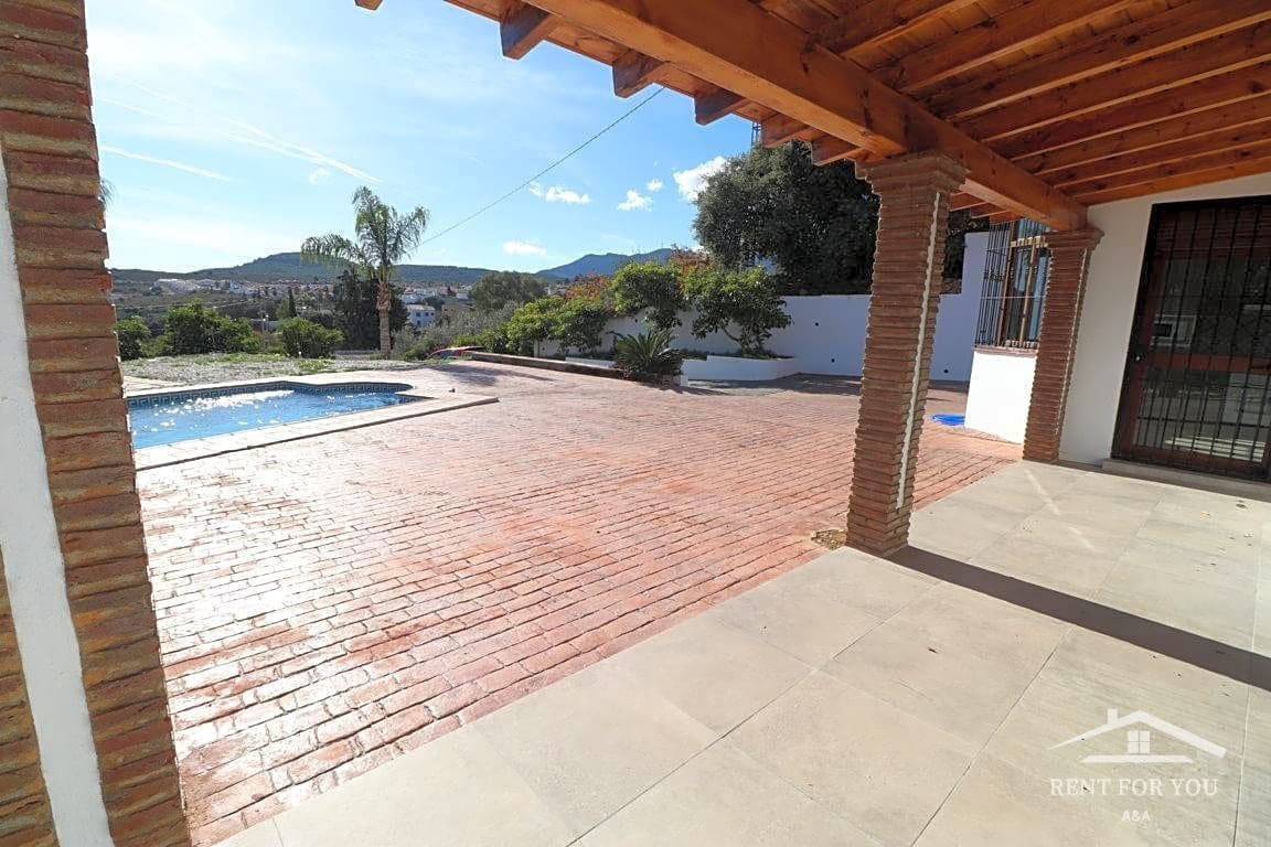 4 bedroom Villa for rent in Coin with pool garage - € 1,800 (Ref: 8039525)