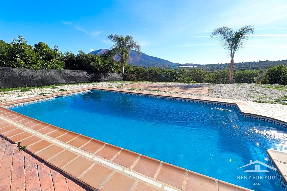 4 bedroom Villa for rent in Coin with pool garage - € 1,800 (Ref: 8039525)