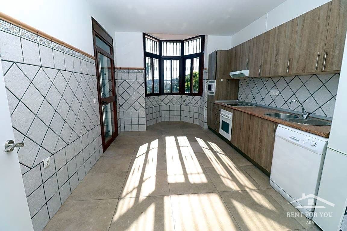 4 bedroom Villa for rent in Coin with pool garage - € 1,800 (Ref: 8039525)