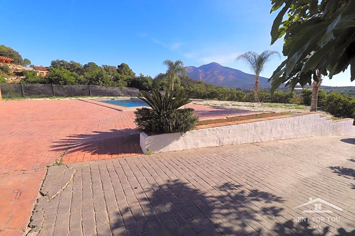 4 bedroom Villa for rent in Coin with pool garage - € 1,800 (Ref: 8039525)
