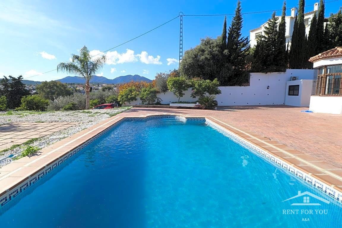 4 bedroom Villa for rent in Coin with pool garage - € 1,800 (Ref: 8039525)