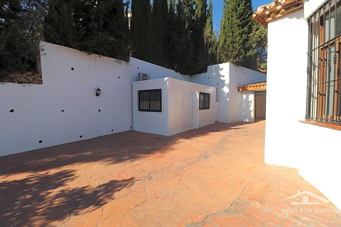 4 bedroom Villa for rent in Coin with pool garage - € 1,800 (Ref: 8039525)