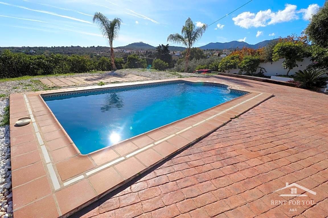 4 bedroom Villa for rent in Coin with pool garage - € 1,800 (Ref: 8039525)