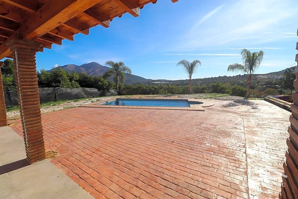 4 bedroom Villa for rent in Coin with pool garage - € 1,800 (Ref: 8039525)