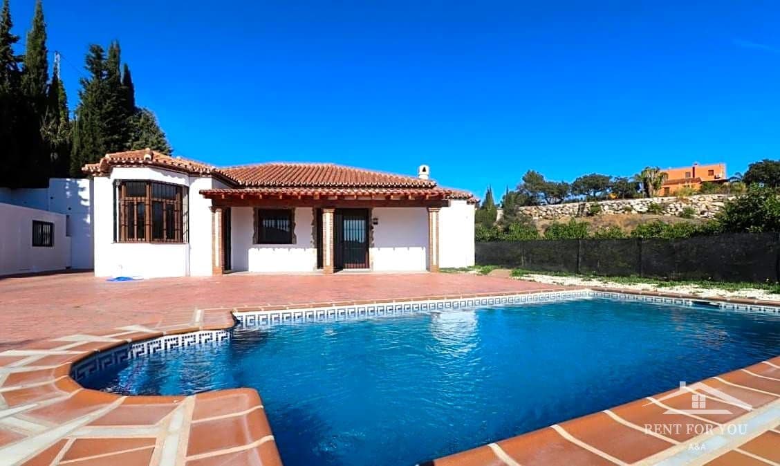 4 bedroom Villa for rent in Coin with pool garage - € 1,800 (Ref: 8039525)