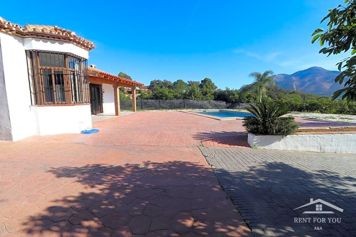 4 bedroom Villa for rent in Coin with pool garage - € 1,800 (Ref: 8039525)