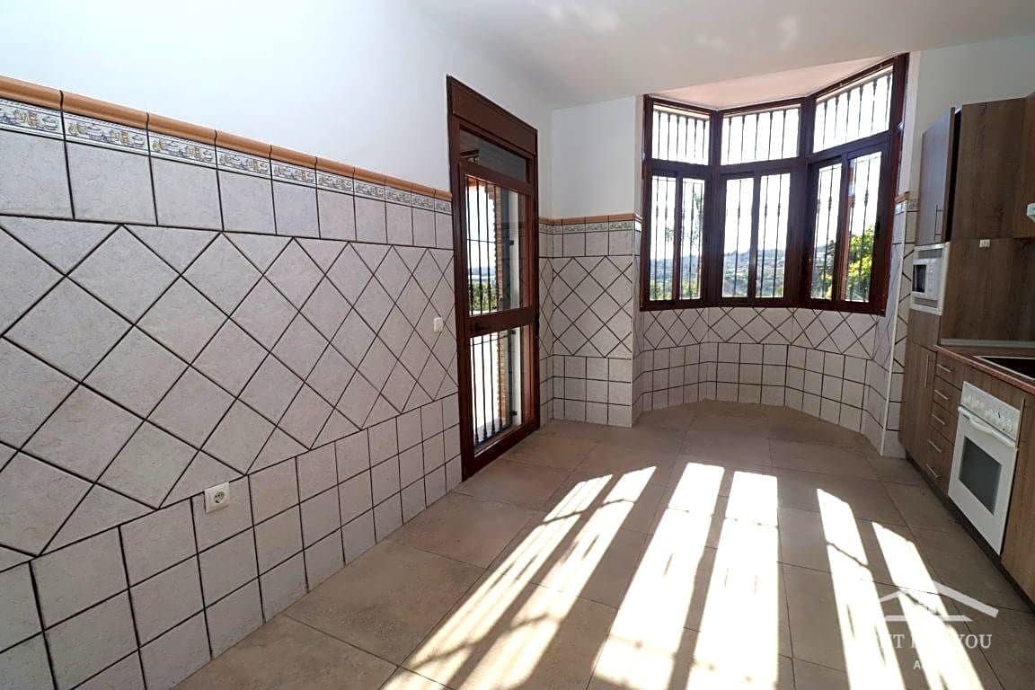 4 bedroom Villa for rent in Coin with pool garage - € 1,800 (Ref: 8039525)